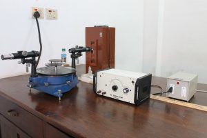 Spectrometer and mercury source arrangement
