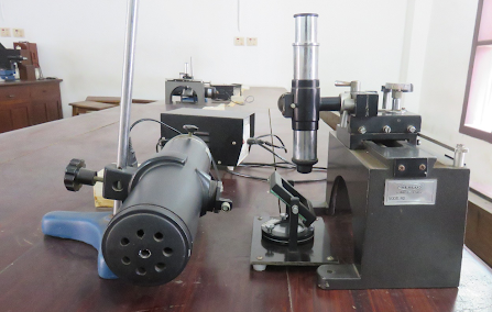 Newton's rings apparatus